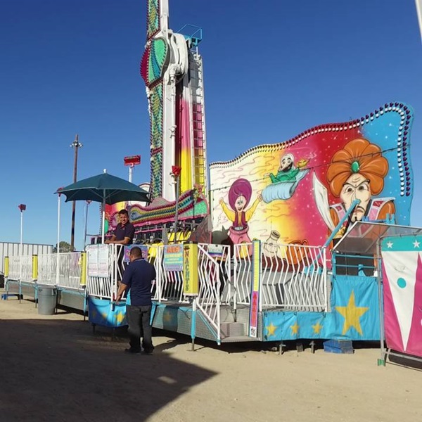 The Desert Empire Fair features a diverse range of entertainment options, including live music, carnival rides, magic shows, petting zoos, and more. 