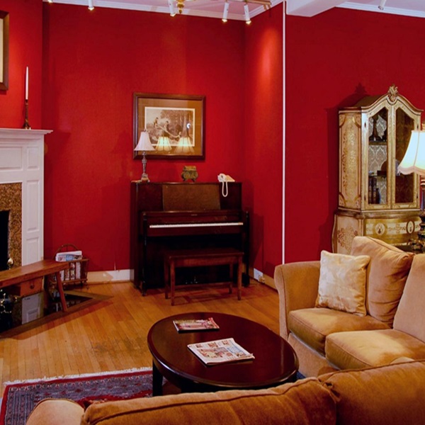 The inn is located in the heart of Berkeley Springs, directly across from Berkeley Springs State Park, and guests have easy access to the park’s famous mineral baths and spa services. 