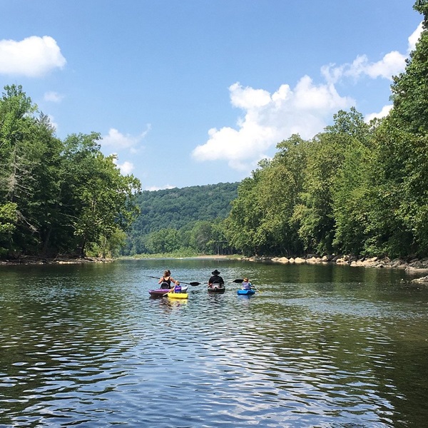 The Greenbrier River, one of the longest free-flowing rivers in the eastern U.S., is ideal for fishing, kayaking, and canoeing.