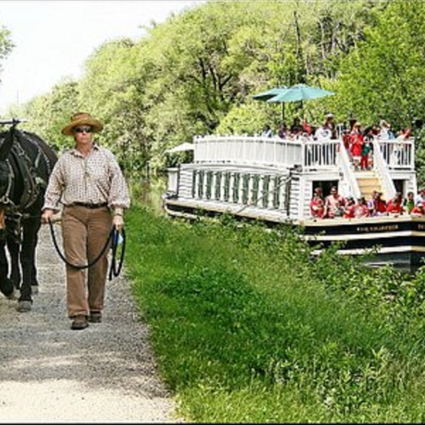 Boat rides along the Michigan and Illinois Canal.
