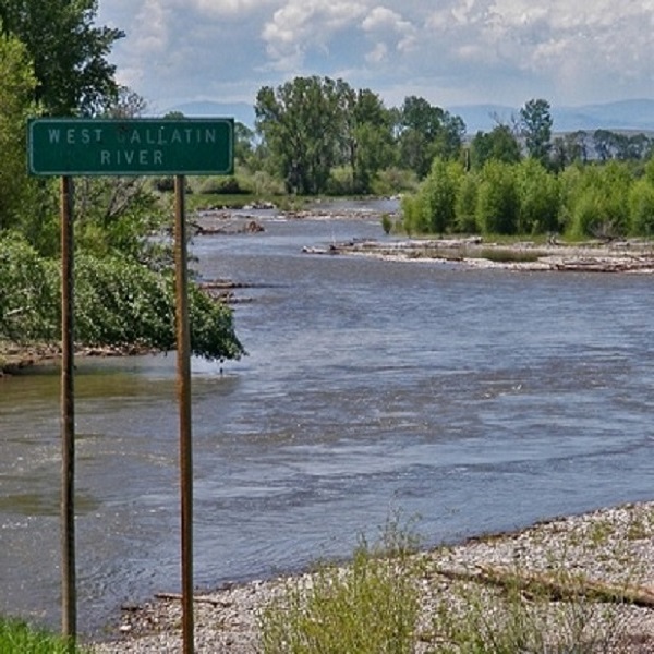 The Missouri River, the second-longest river in the United States, begins near the town of Manhattan.