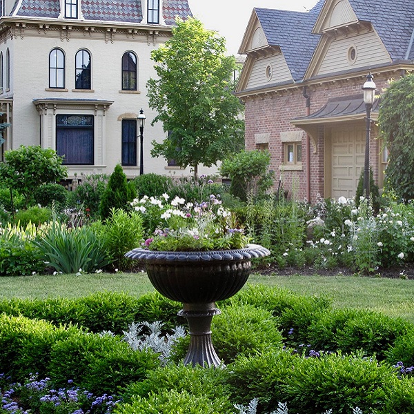 Judge Loren Cray built his large mansion next to the Hubbard property, and the two engaged in friendly one-upmanship, ending when Cray added a top-floor ballroom. 