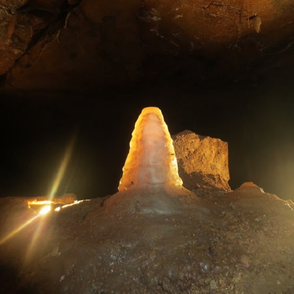 Most of the Caverns’ stalactite and stalagmite formations are still active. 
