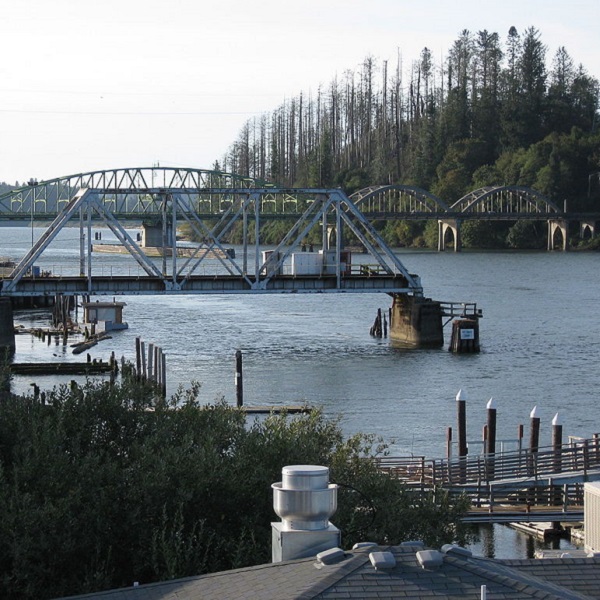 The Umpqua River Bridge has a swing arm span that allows taller ships to pass.