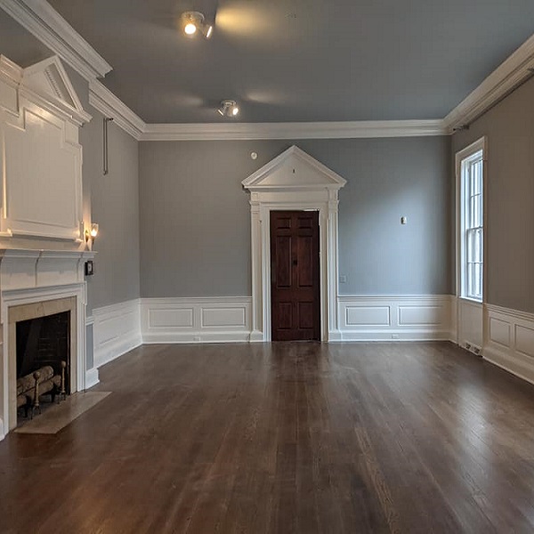 Banksia consists of 32 rooms, 15 bathrooms, and a full-size ballroom within its 17,000 square feet. 