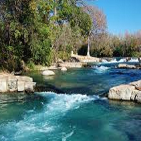 The San Marcos River bubbles to life from hundreds of springs right in the City's center. Always a refreshing 72 degrees, the river is enjoyed year ‘round and especially provides cooling recreational activities, including tubing and paddle-boarding, during the hot Texas summers.