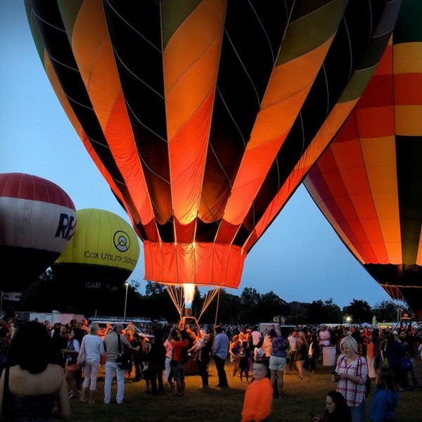 The festival features a mesmerizing display of hot air balloons, lighting up the night sky during the unique "balloon glow." 