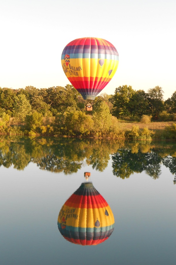 Wicker Basket Balloon Center    - Display Image