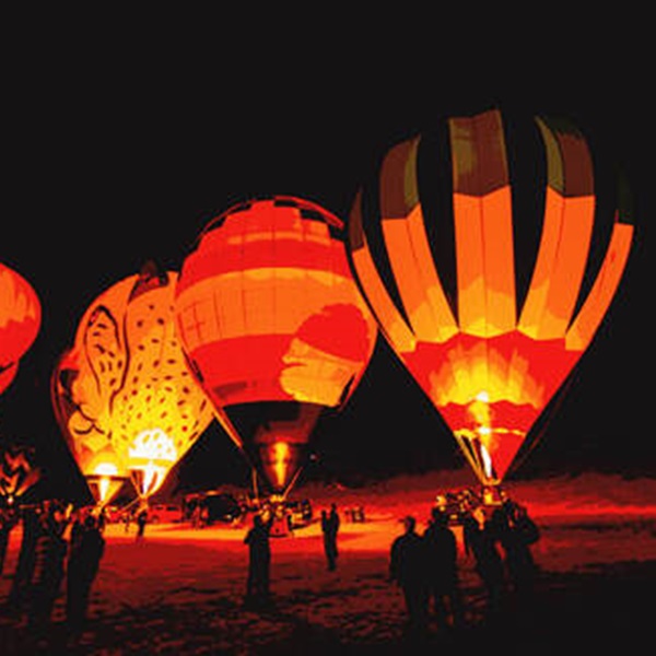 The festival features morning launches, mass ascensions, and evening balloon glows, offering attendees a mesmerizing spectacle against the backdrop of the North Carolina sky. 