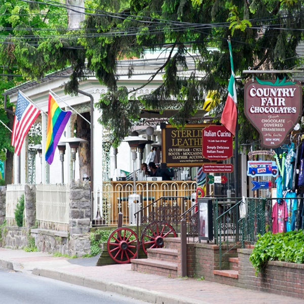 Hope is home to a variety of unique shops and boutiques, offering everything from vintage clothing and furniture to handcrafted goods and local artwork. 