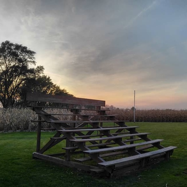 Throughout the year, the Field of Dreams hosts various events and festivals, including baseball games, movie screenings, and celebrity appearances. 