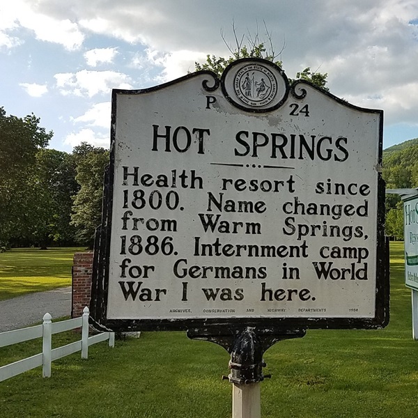 The resort area has a rich history dating back to the 1700s, with the hot springs being used by Native Americans for their healing properties long before European settlers arrived​. 