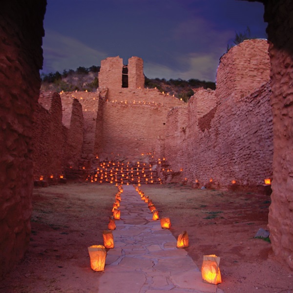 The Pueblo hosts several public events and feast days throughout the year, where visitors can experience traditional dances, ceremonies, and crafts. 