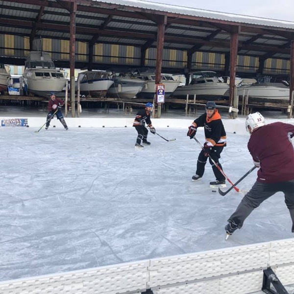 While Alexandria Bay is most popular in the summer, it also offers winter activities such as ice fishing, hockey, snowmobiling, and winter festivals. 