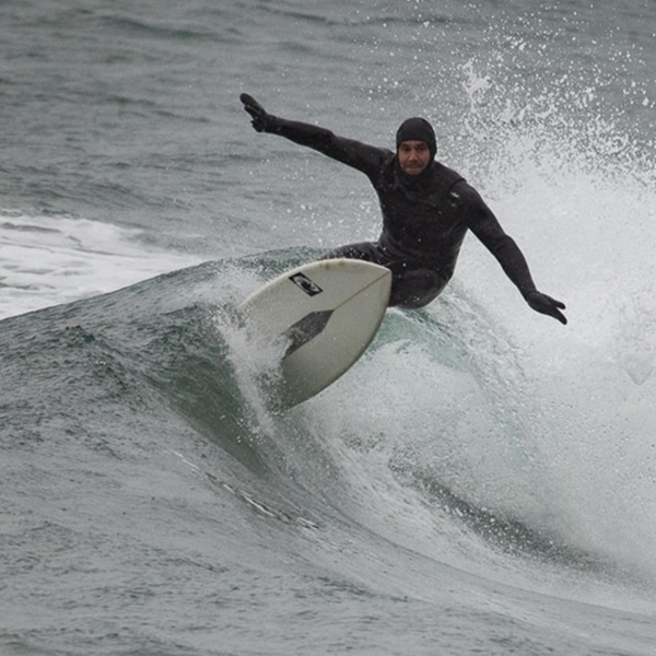 Water temperatures typically range from the mid-40s to low-50s Fahrenheit, requiring thick wetsuits, gloves, booties, and hoods to stay warm. 