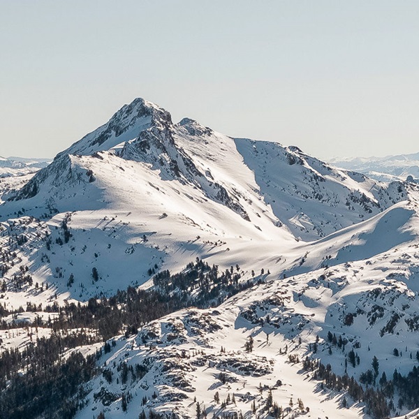 Kirkwood is one of the highest-elevation ski resorts in the Lake Tahoe region, with a base elevation of 7,800 feet and a summit elevation of 9,800 feet. 