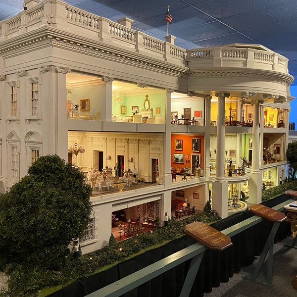 The museum includes replicas of key rooms from the White House, allowing visitors to experience the historical settings where significant presidential events took place. 