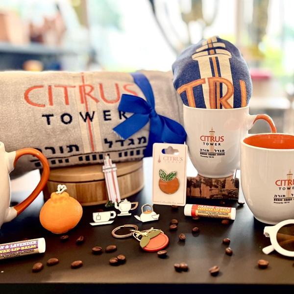 The Florida Citrus Tower features a gift shop with a variety of souvenirs, citrus-themed items, and local products. 