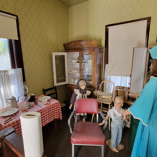 The museum offers interactive displays and hands-on activities, from simulated drilling experiences to interactive exhibits on geology and energy production. 