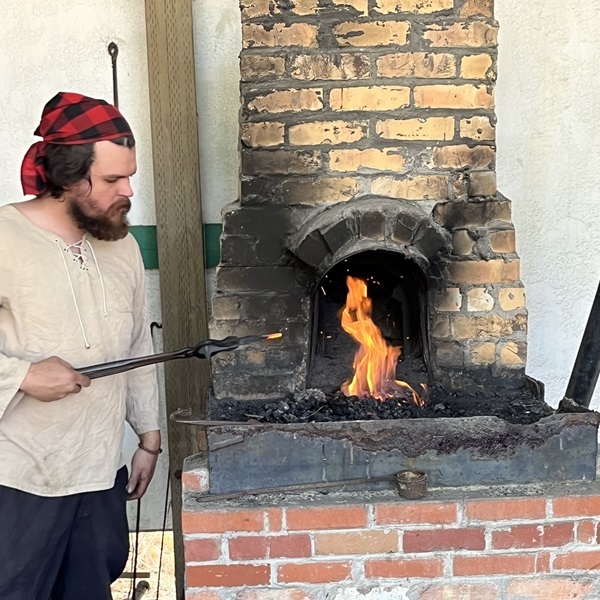 Visitors can explore the village, where artisans and craftsmen sell handmade goods such as jewelry, pottery, clothing, and leatherwork, and food vendors offer turkey legs and meat pies. 