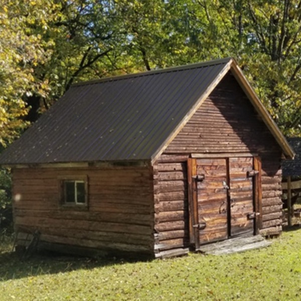 The museum features several original buildings that have been restored and furnished to reflect the period of Finnish settlement in the region. 