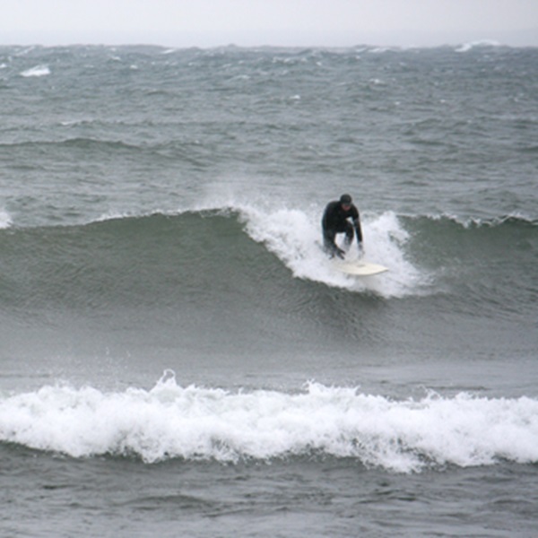 Unlike ocean surfs, the waves at Stoney Point are wind-driven, with conditions varying based on wind direction and strength, with waves ranging from 2 to 8 feet. 