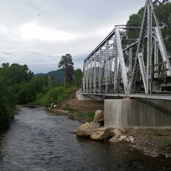 The Rio Chama flows through the area, offering opportunities for fishing, kayaking, and rafting. 
