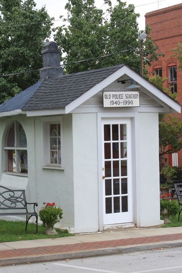World's Smallest Police Station  - Display Image