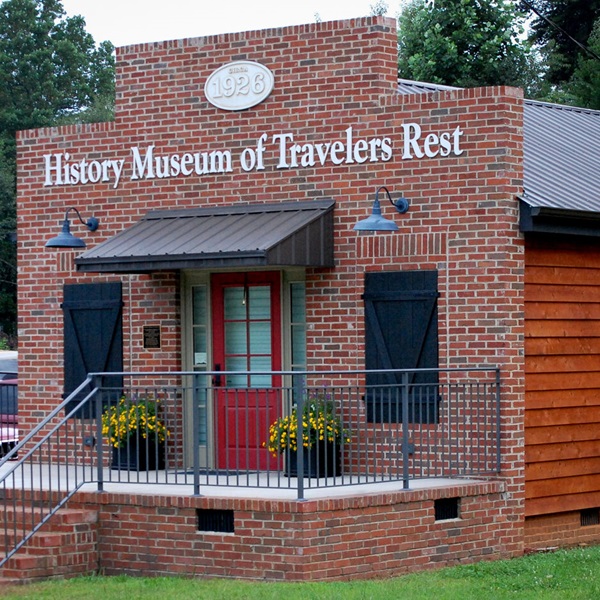 The town’s name originates from its history as a resting place for travelers and livestock herders, and the local museum shares this history with visitors. 