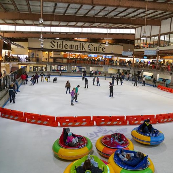 Ober Mountain features an indoor ice skating rink, one of the few indoor rinks in the region, with ice skating available year-round, making it a popular attraction for visitors regardless of the season. 