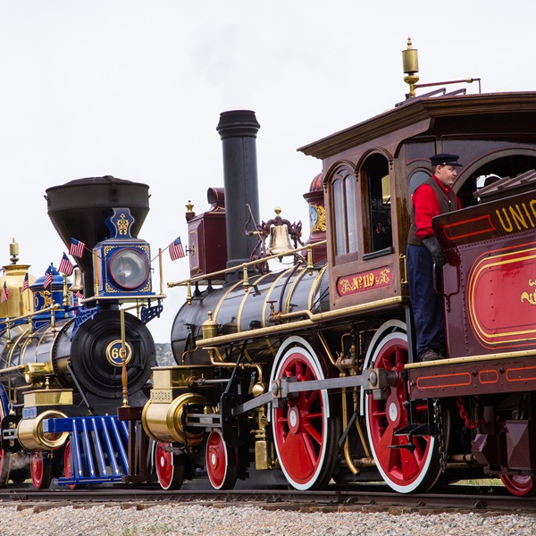 The site displays fully functional replicas of the Jupiter and No. 119 steam locomotives, which participated in the original Golden Spike ceremony. 